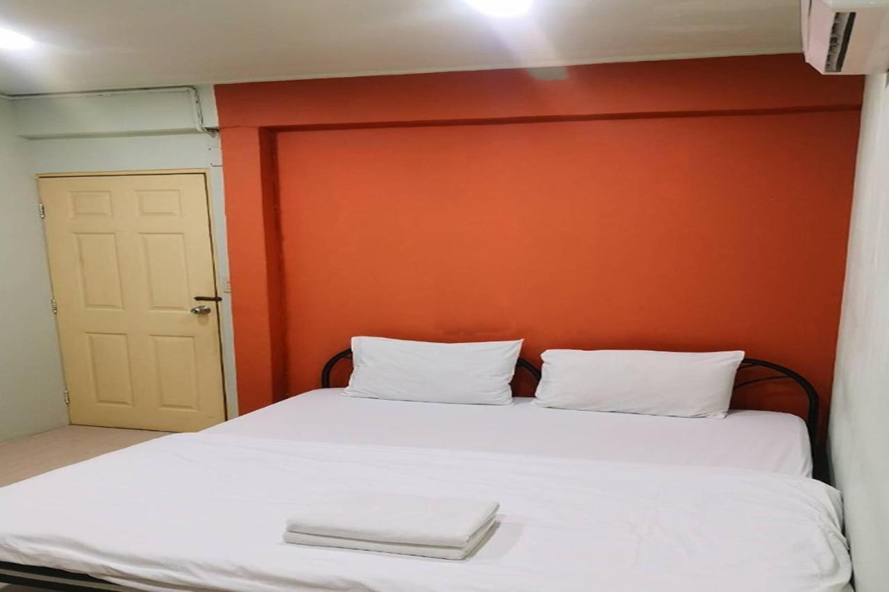Freesia Saladaeng Silom Apartments Bangkok Ngoại thất bức ảnh