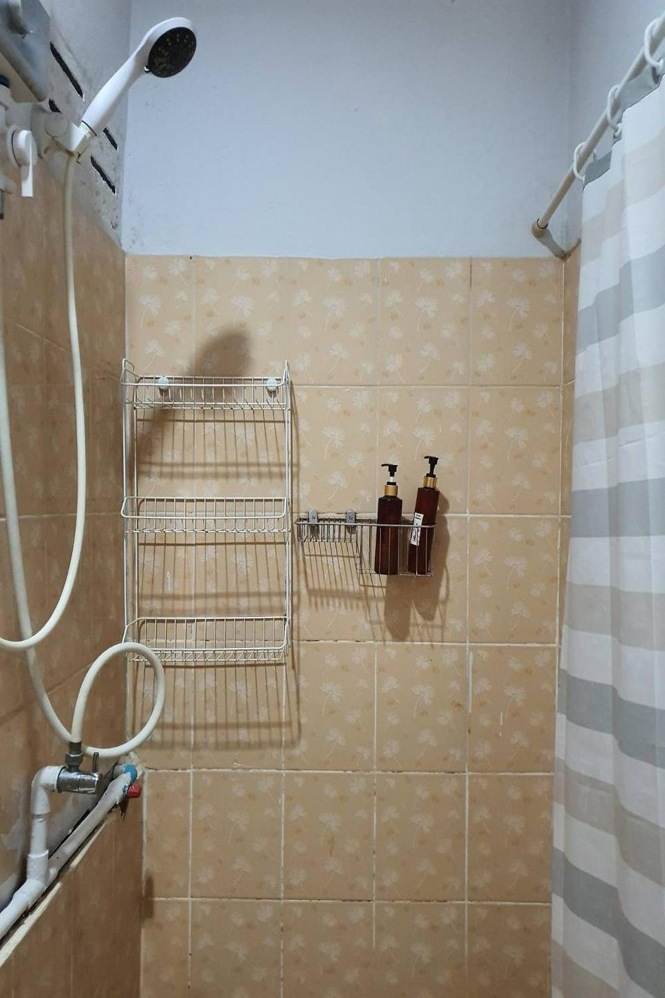 Freesia Saladaeng Silom Apartments Bangkok Ngoại thất bức ảnh