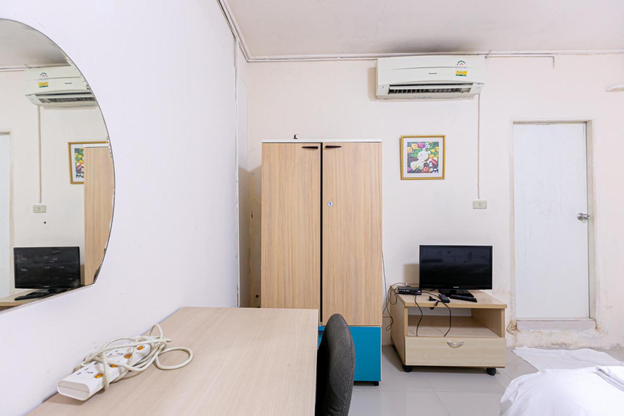 Freesia Saladaeng Silom Apartments Bangkok Ngoại thất bức ảnh