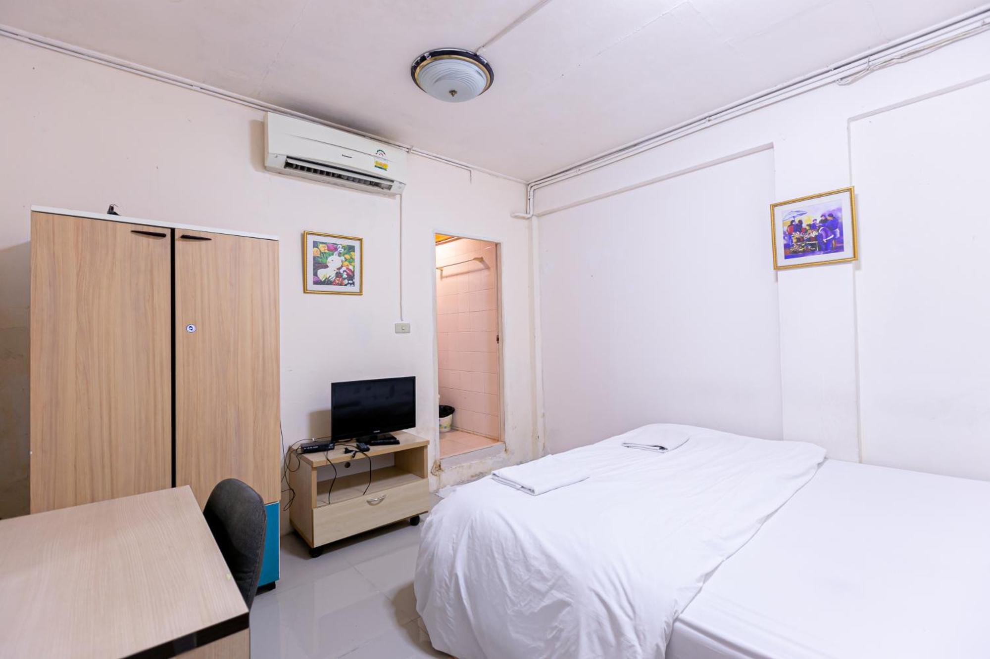 Freesia Saladaeng Silom Apartments Bangkok Ngoại thất bức ảnh