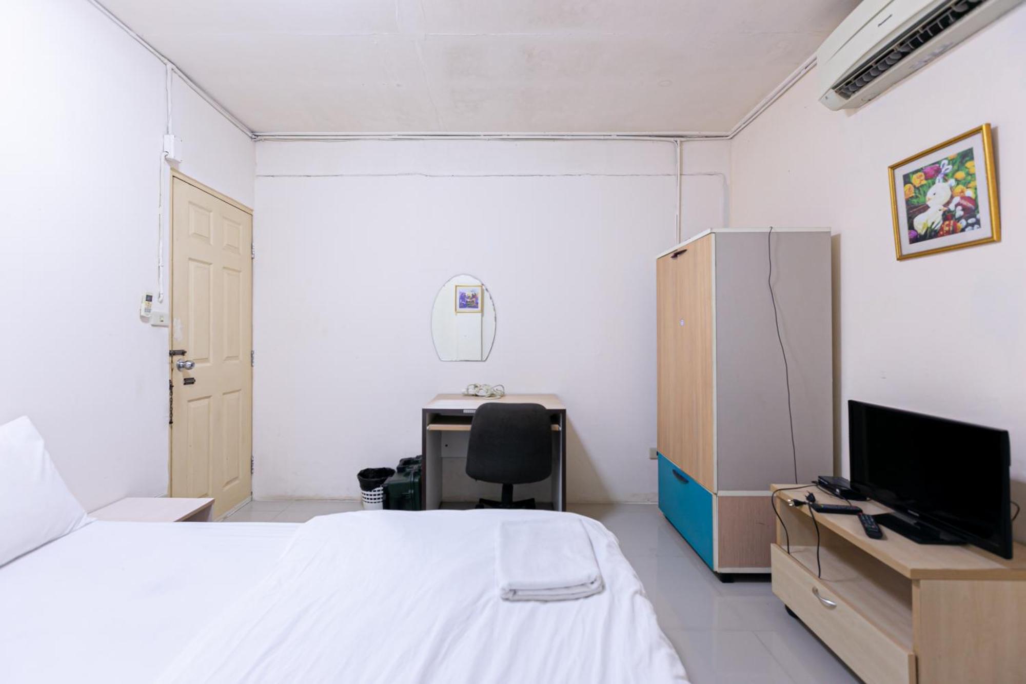 Freesia Saladaeng Silom Apartments Bangkok Ngoại thất bức ảnh