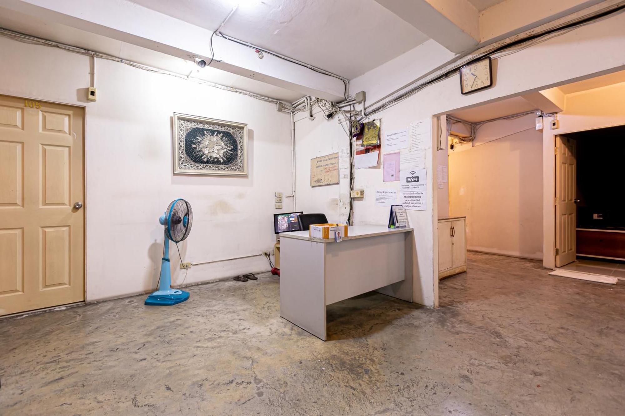 Freesia Saladaeng Silom Apartments Bangkok Ngoại thất bức ảnh