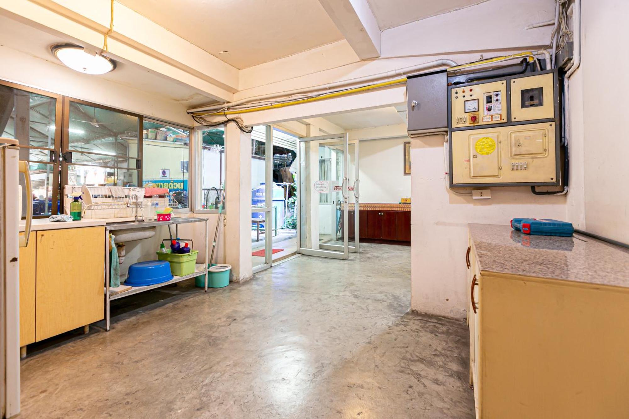Freesia Saladaeng Silom Apartments Bangkok Ngoại thất bức ảnh