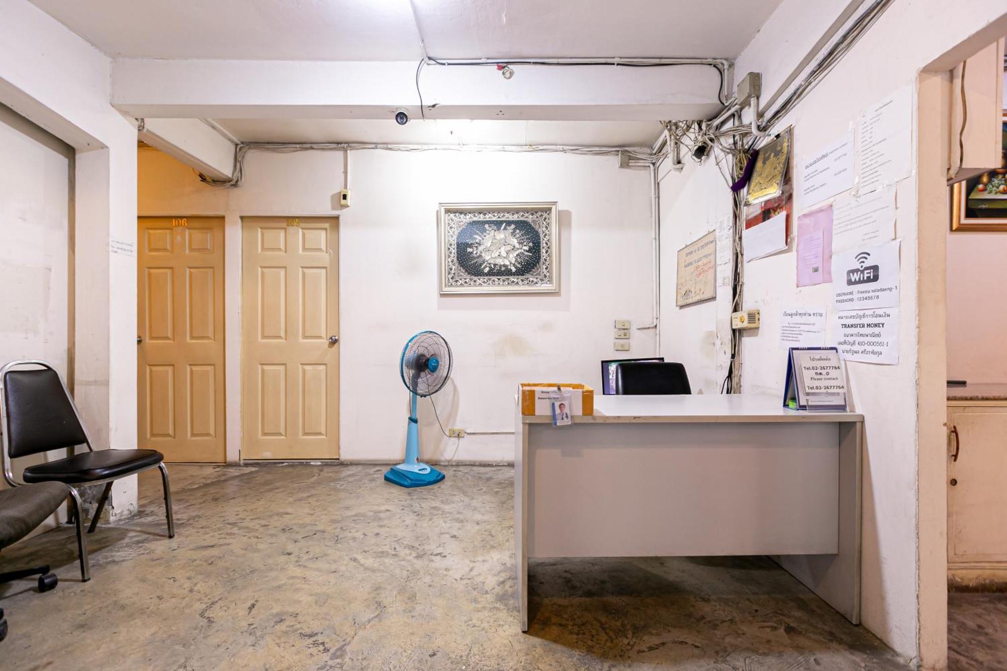 Freesia Saladaeng Silom Apartments Bangkok Ngoại thất bức ảnh