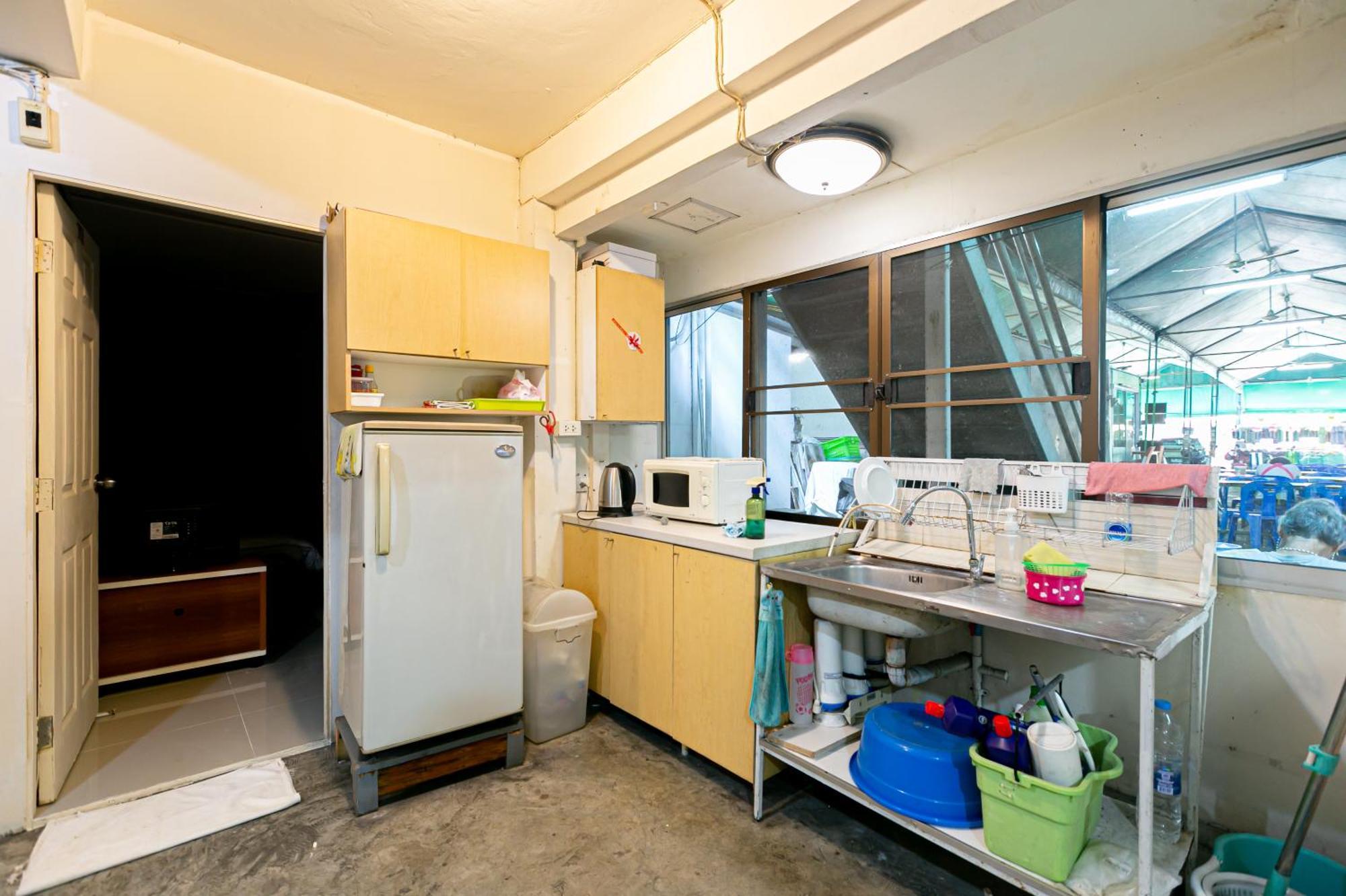 Freesia Saladaeng Silom Apartments Bangkok Ngoại thất bức ảnh
