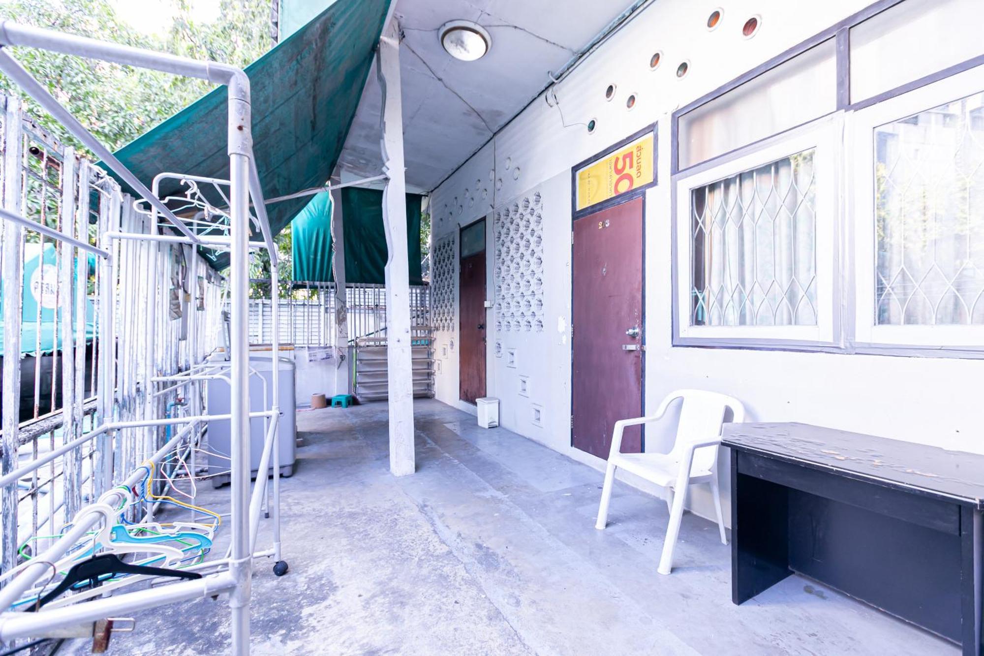 Freesia Saladaeng Silom Apartments Bangkok Ngoại thất bức ảnh