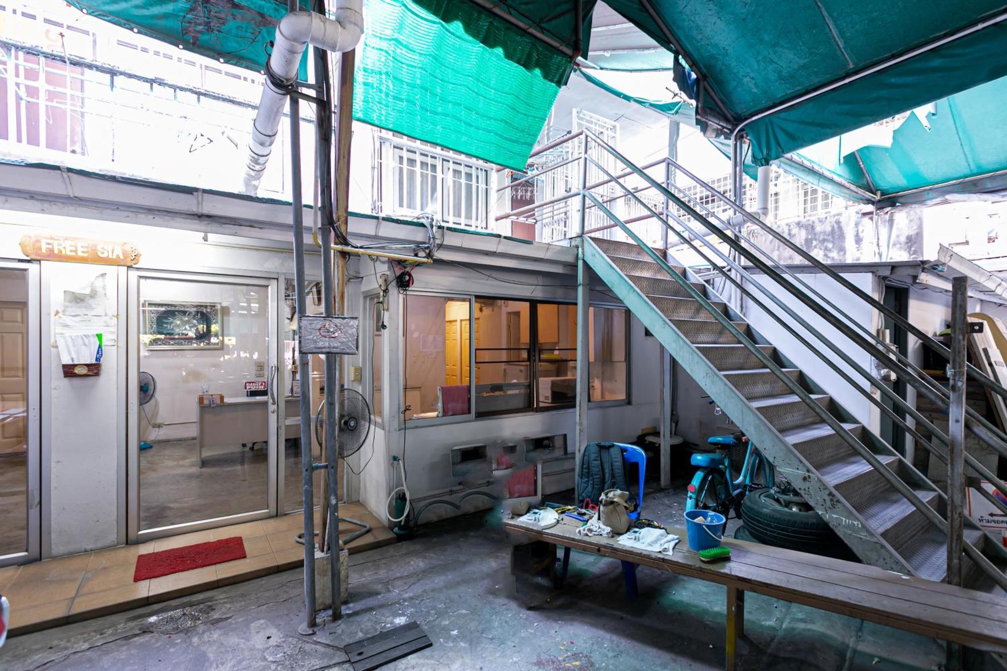 Freesia Saladaeng Silom Apartments Bangkok Ngoại thất bức ảnh