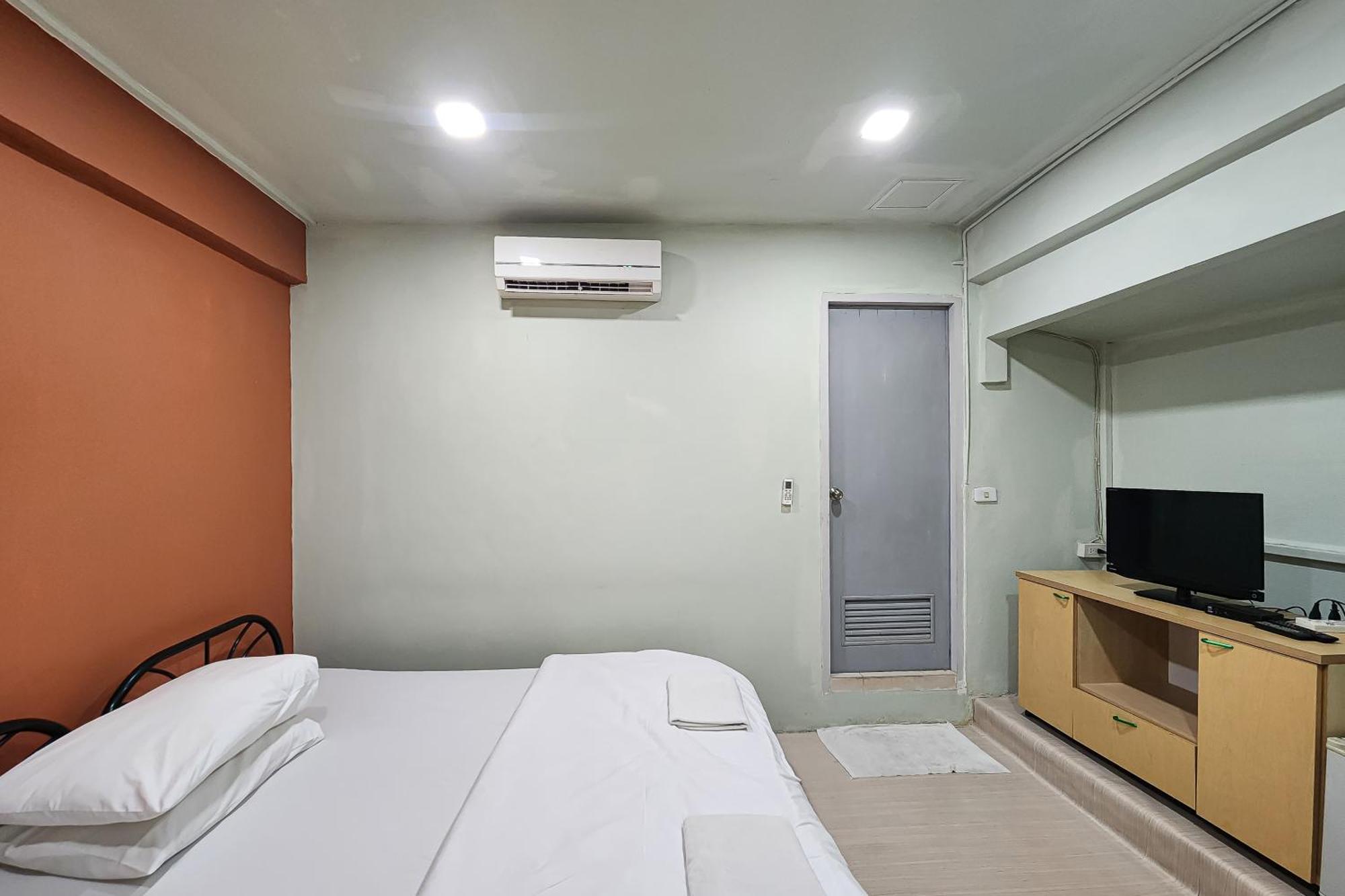 Freesia Saladaeng Silom Apartments Bangkok Ngoại thất bức ảnh