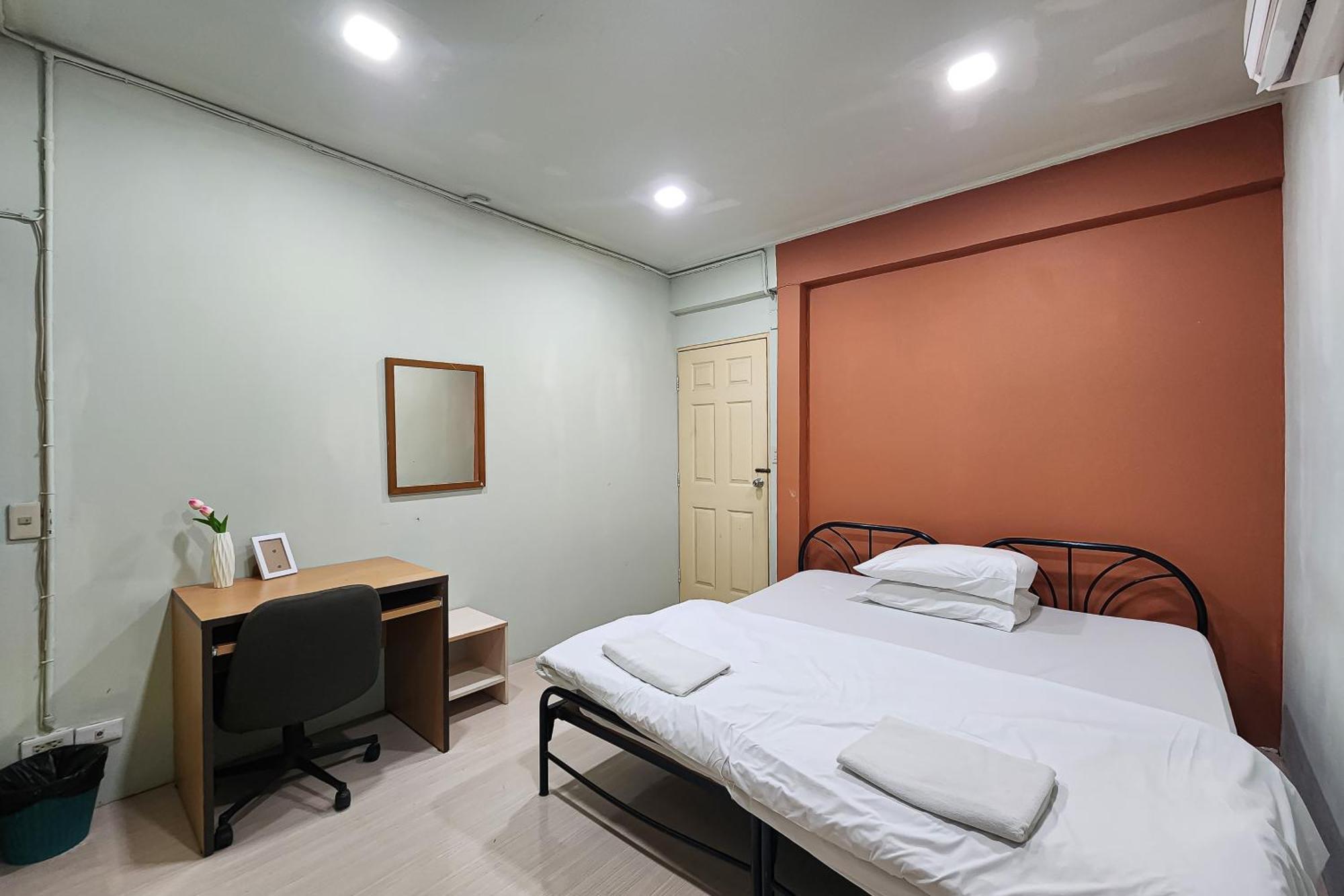 Freesia Saladaeng Silom Apartments Bangkok Ngoại thất bức ảnh