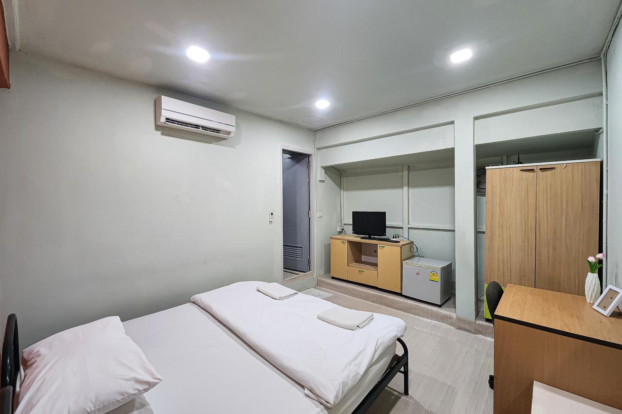 Freesia Saladaeng Silom Apartments Bangkok Ngoại thất bức ảnh
