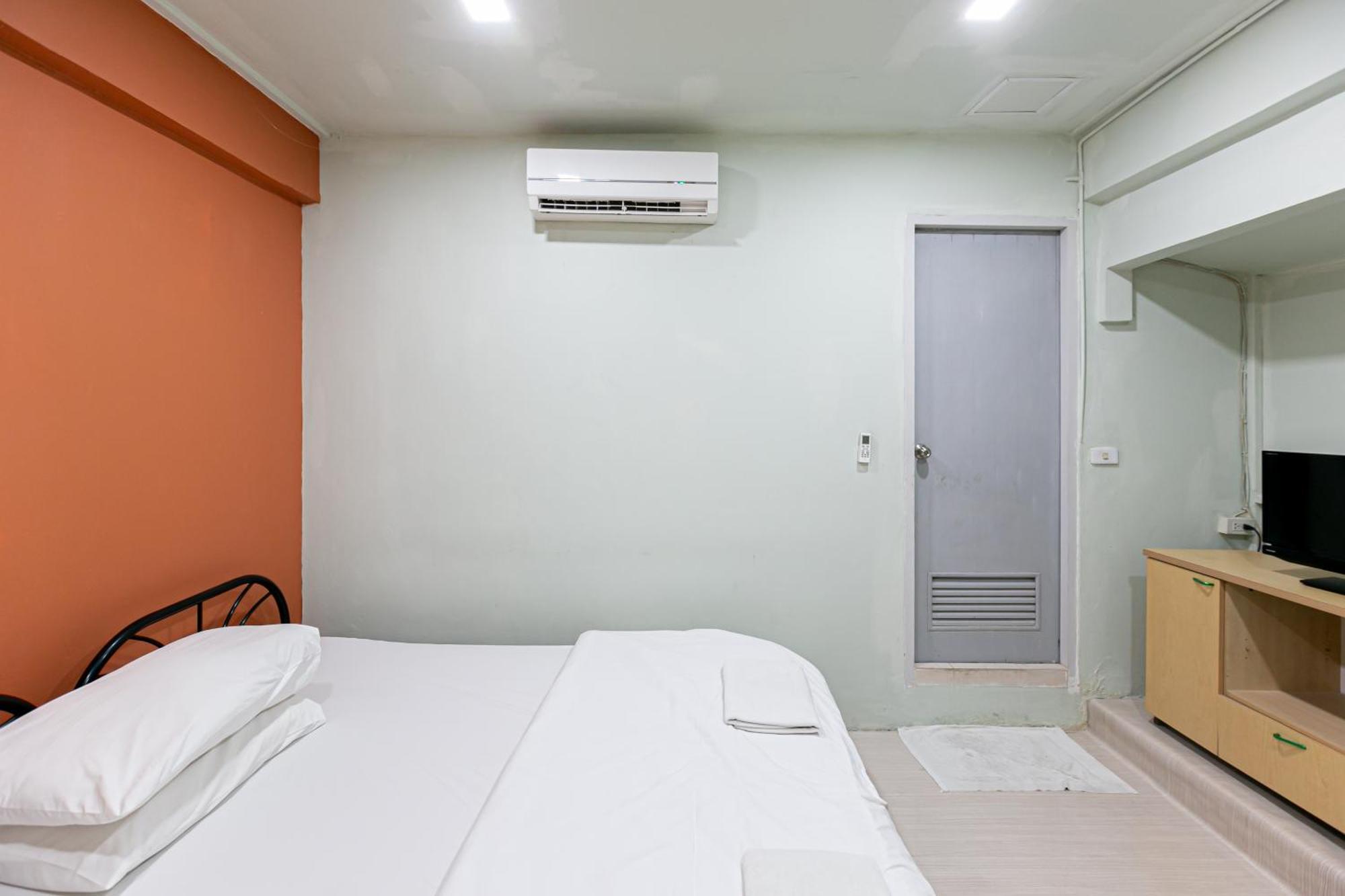 Freesia Saladaeng Silom Apartments Bangkok Ngoại thất bức ảnh