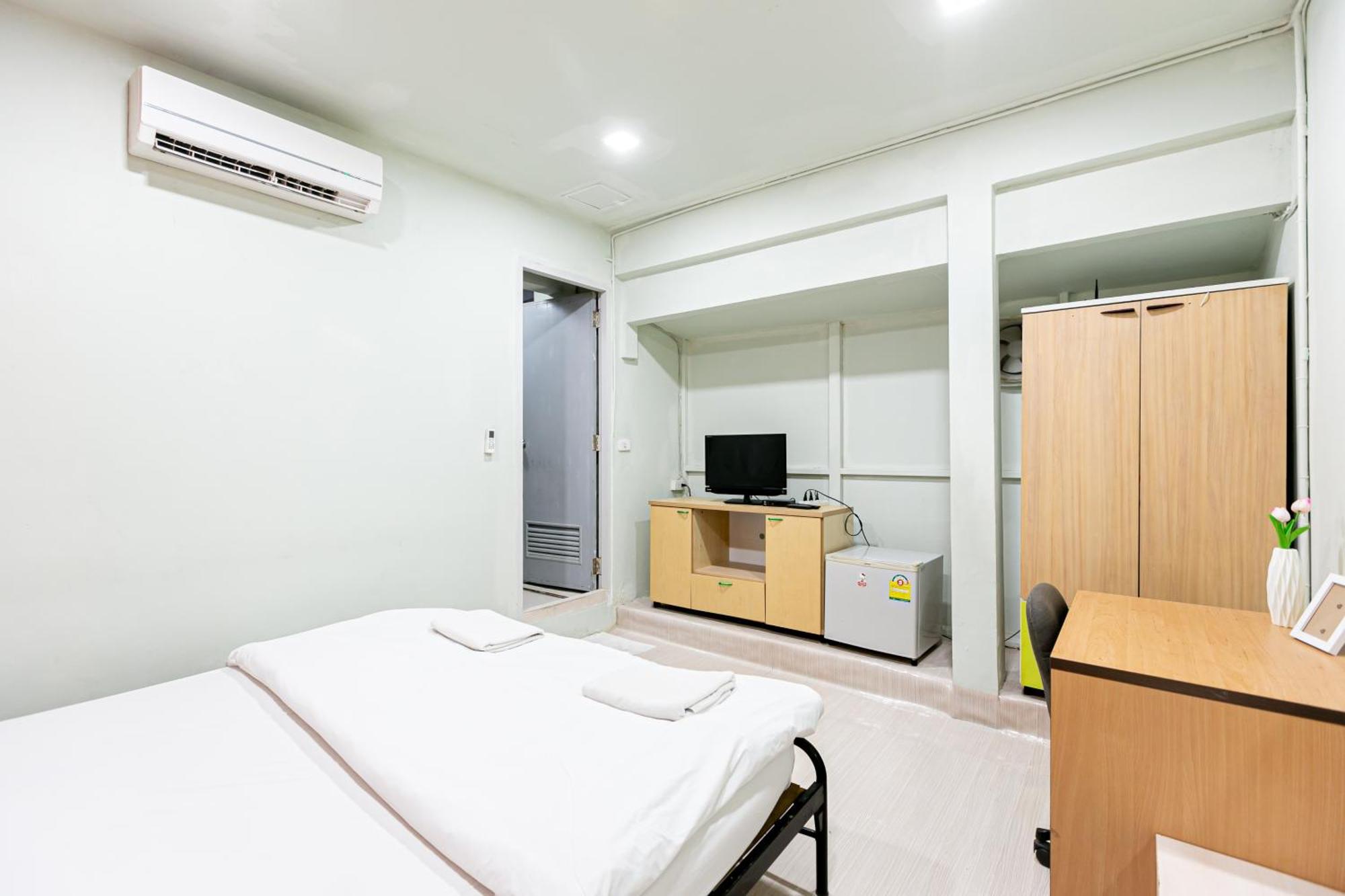 Freesia Saladaeng Silom Apartments Bangkok Ngoại thất bức ảnh