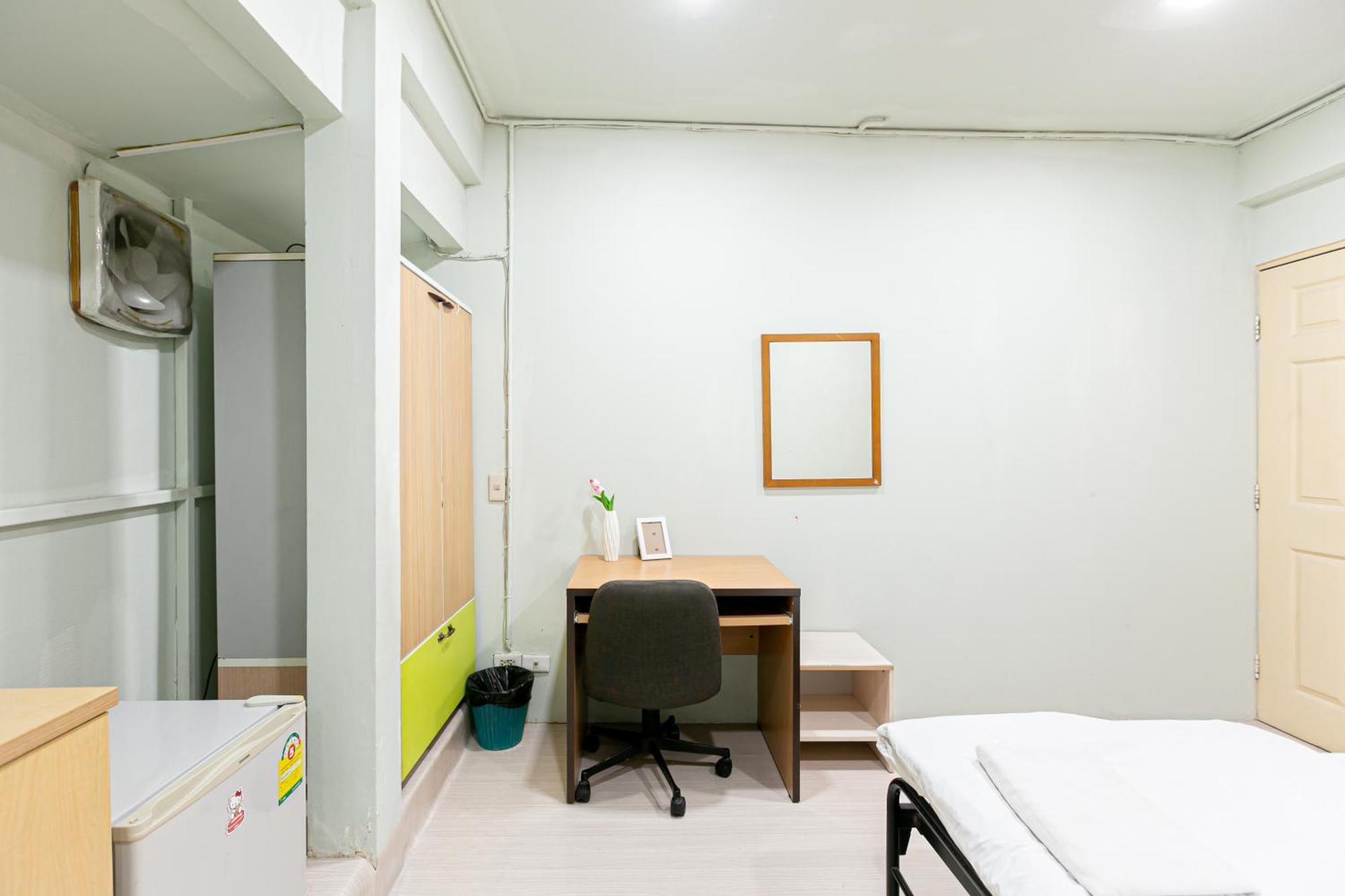 Freesia Saladaeng Silom Apartments Bangkok Ngoại thất bức ảnh