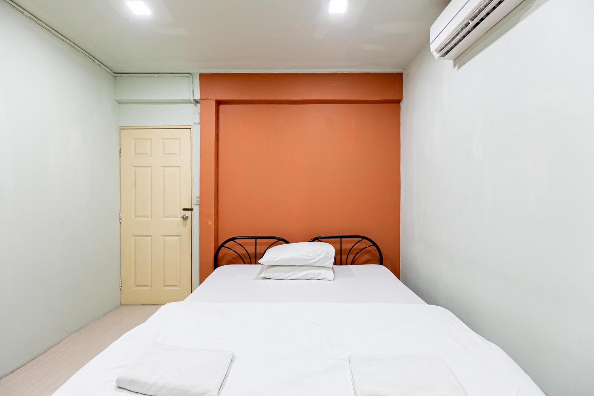 Freesia Saladaeng Silom Apartments Bangkok Ngoại thất bức ảnh