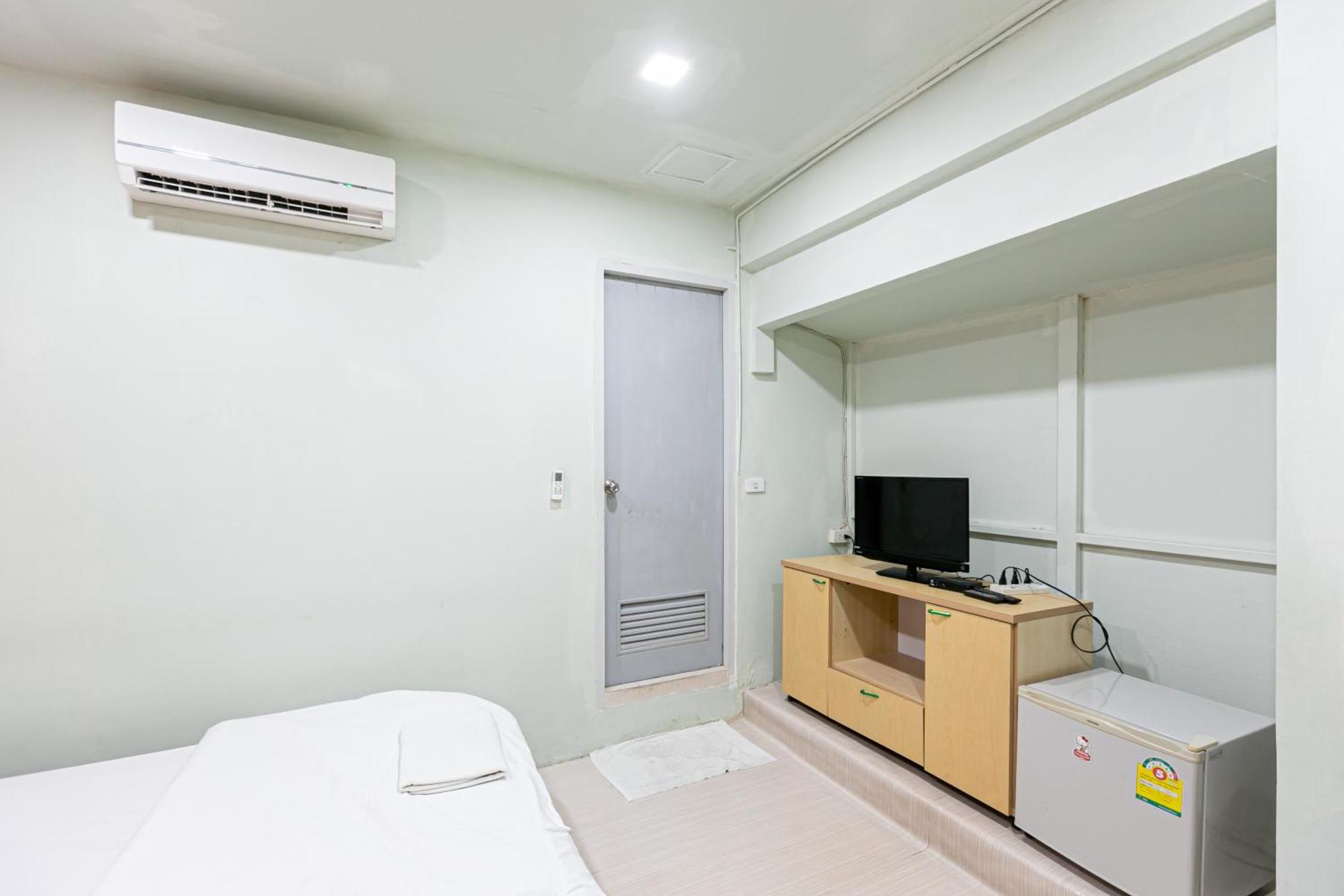 Freesia Saladaeng Silom Apartments Bangkok Ngoại thất bức ảnh